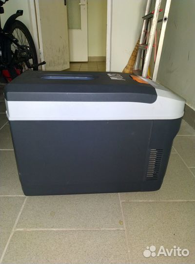 Автомобильный холодильник AVS 12в/ 24в/ 220 вт