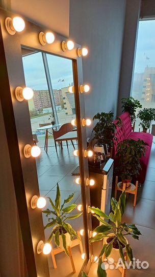 Зеркало напольное с подсветкой