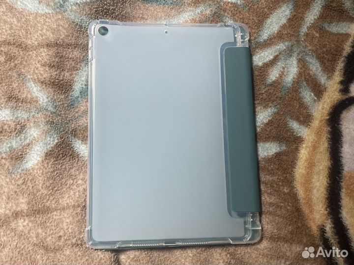 Кожаный чехол на iPad 10.9