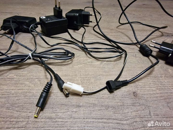 Зарядники, кабели, переходники