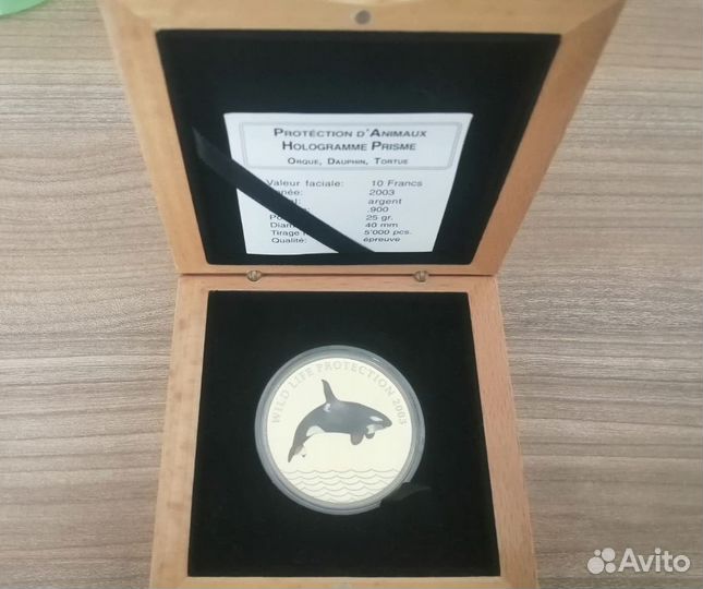 Монета 10 франков 2003 Касатка Серебро