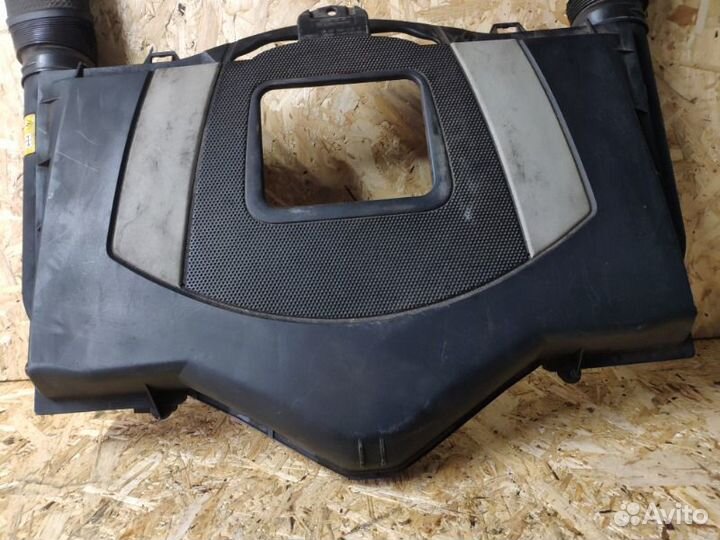 Корпус воздушного фильтра Mercedes-Benz E550 W212