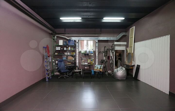 Машиноместо, > 30 м²