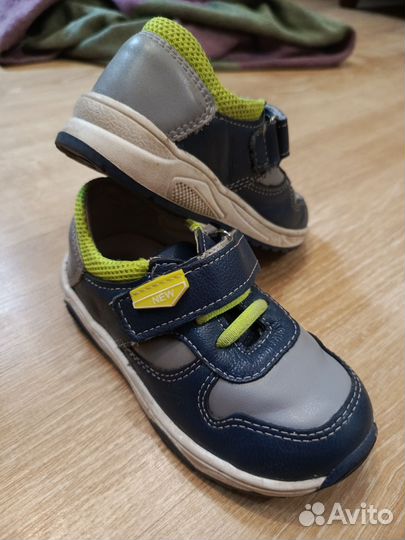 Кроссовки детские