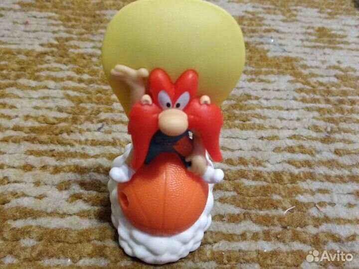 Машинки, роботы, игрушки из Макдональдс