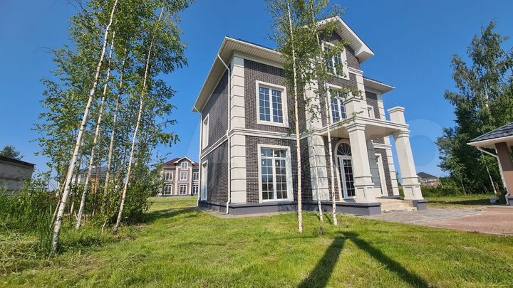 Дом 298 м² на участке 12 сот.