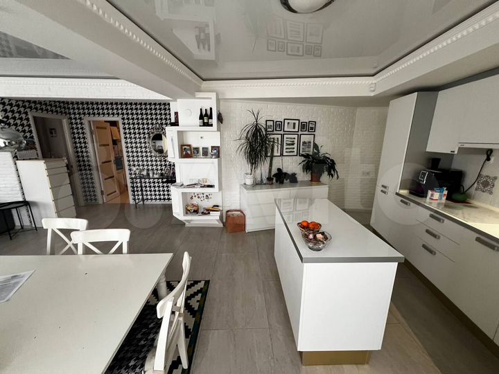 3-к. квартира, 90 м², 2/4 эт.