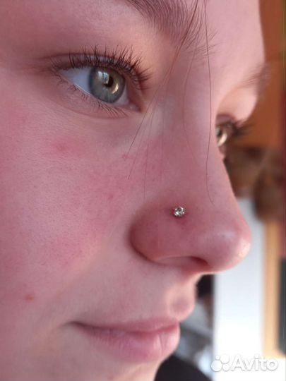 Мастер пирсинга