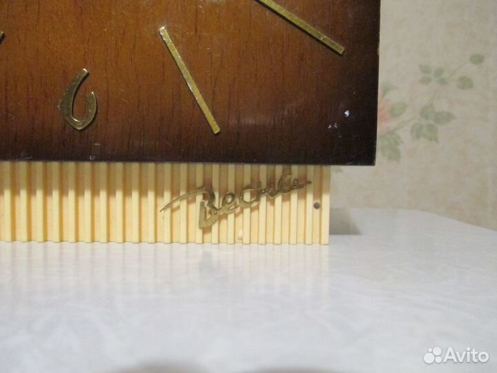 Часы настенные механические 