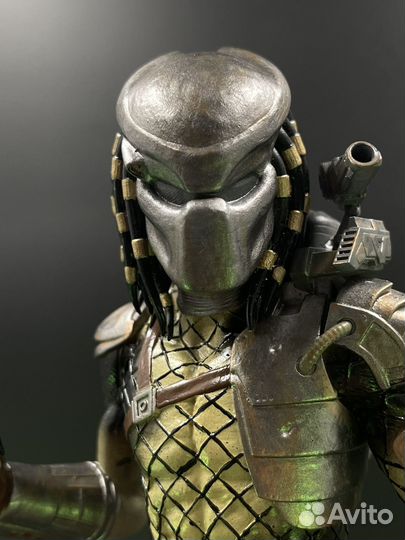 Хищник фигурка