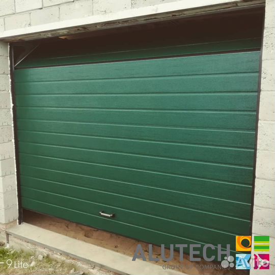 Секционные ворота для гаража alutech