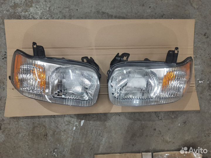 Фары передние Ford Escape