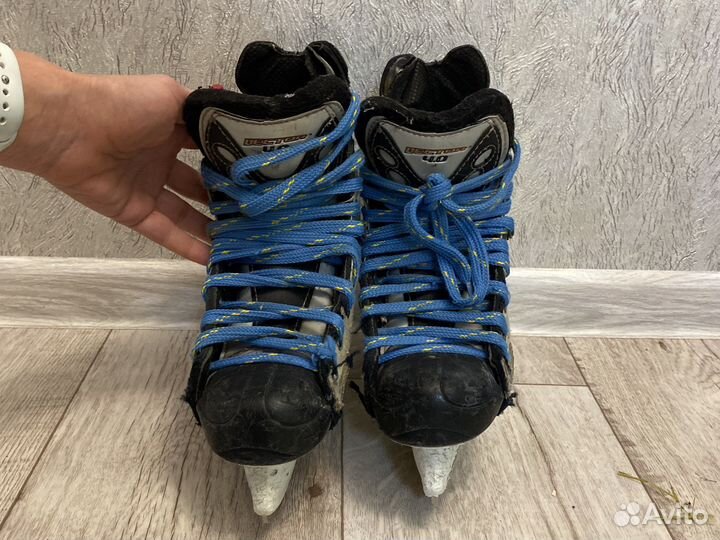 Коньки хоккейные ccm vector