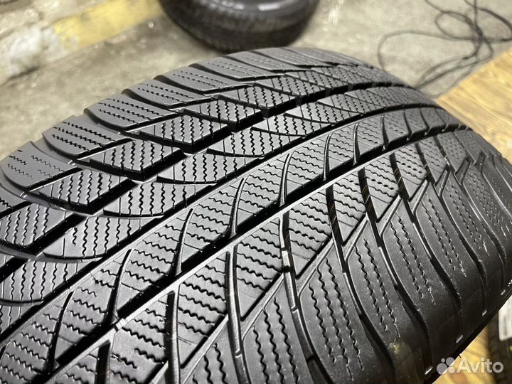 Bridgestone Blizzak LM-001 245/50 R19