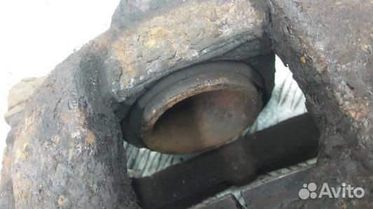 Суппорт тормозной передний левый toyota avensis T2