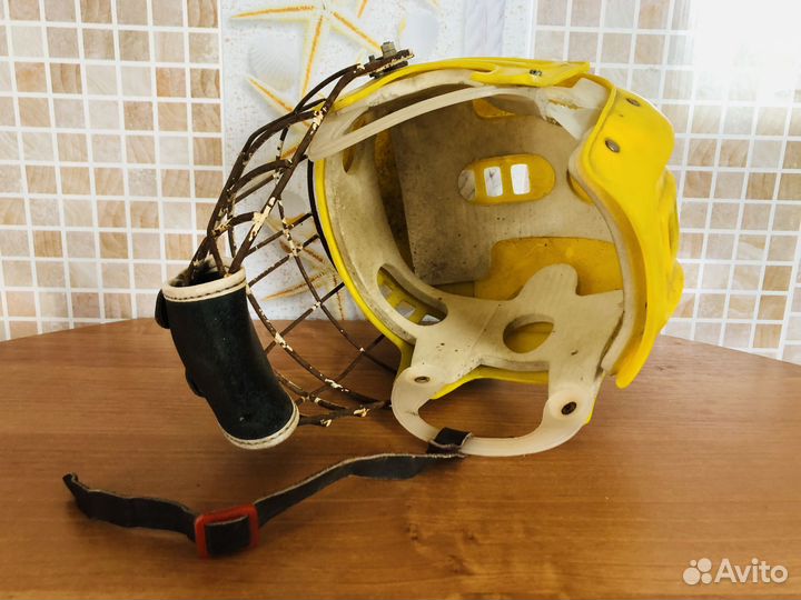 Советский хоккей. Шлемы, шайбы. СССР