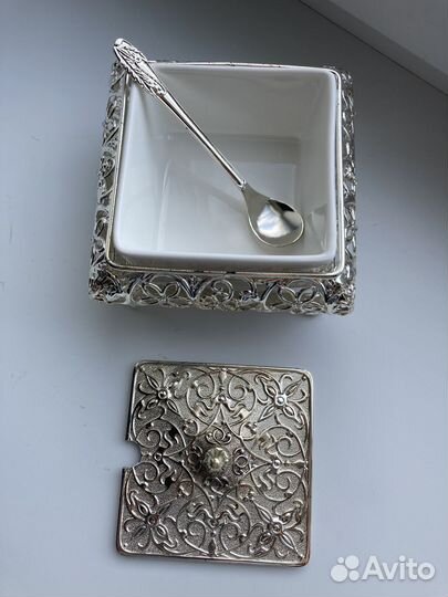 Сахарница металл с фарфоровой колбой и ложкой