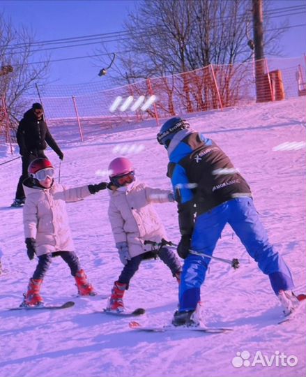 Инструктор по горным лыжам и сноуборду
