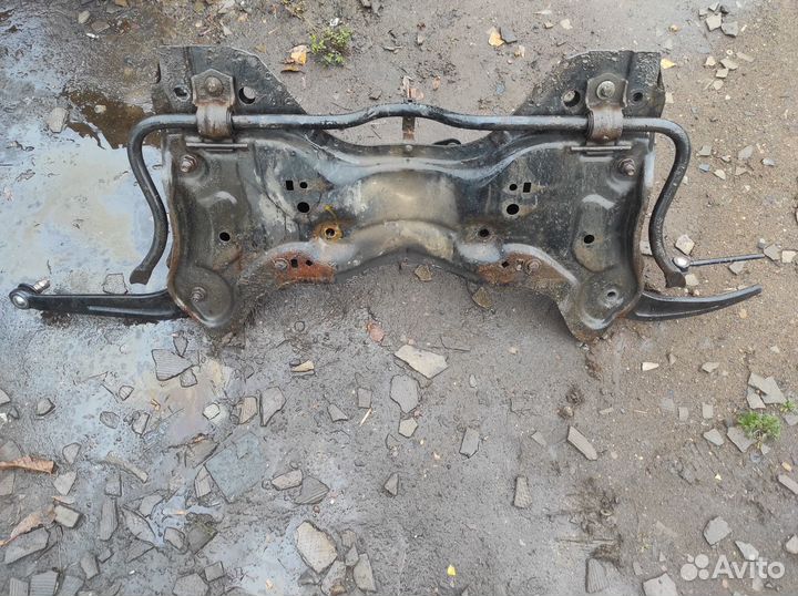 Передний подрамник peugeot 206