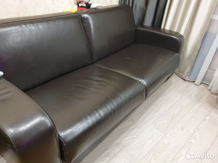 Кожаный диван раскладной