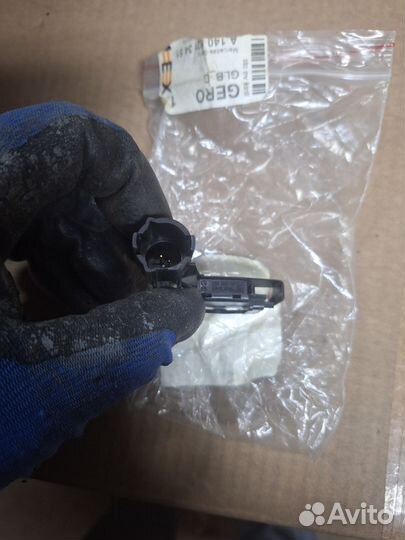 Концевик капота Mersedes A140/Оригинал