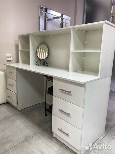 Стойка ресепшн