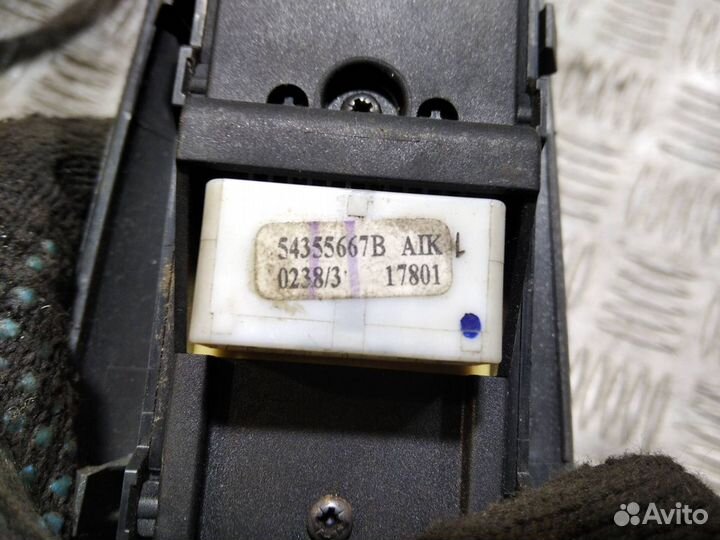 Блок управления стеклоподъемниками Toyota Corolla