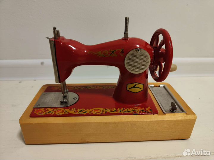 Детская швейная машина