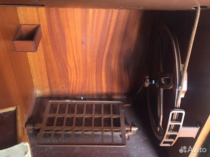 Швейная машина Minerva 122