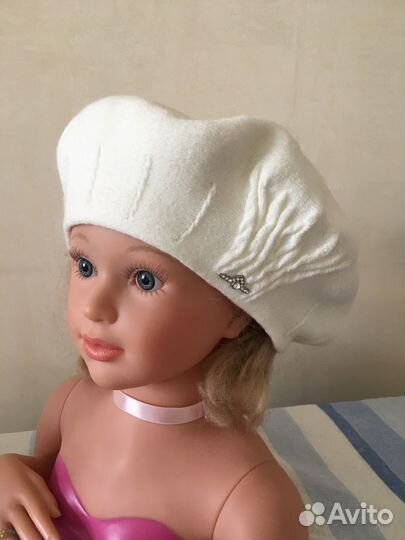 Берет женский, молочного цвета