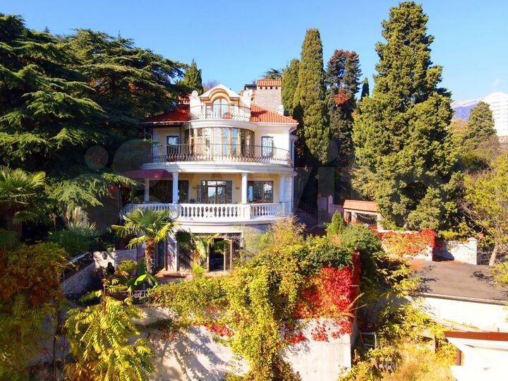 Дом 616 м² на участке 9,7 сот.