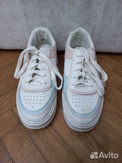 Кроссовки женские