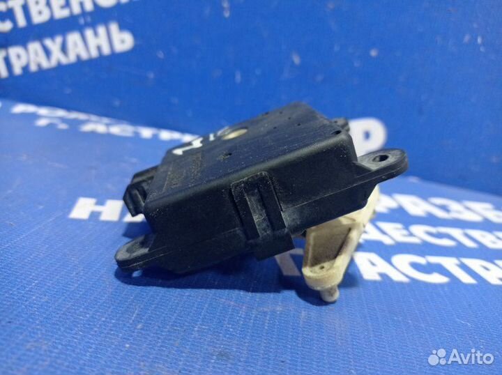 Моторчик заслонок отопителя Nissan Almera N16