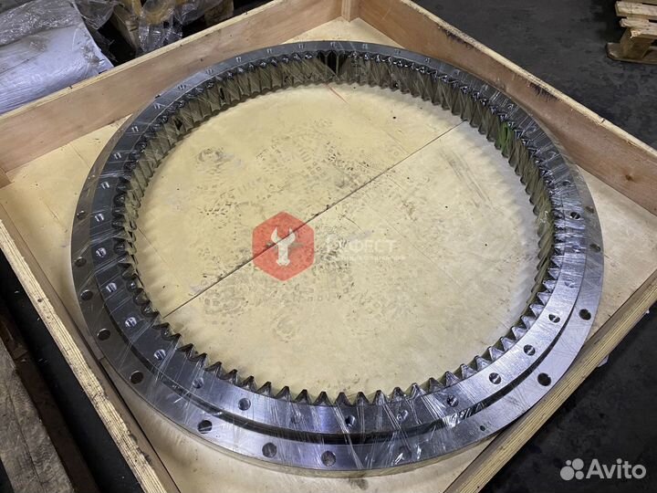 Поворотный круг Komatsu PC210LC-10