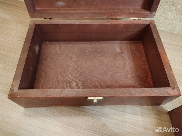 Деревянная шкатулка