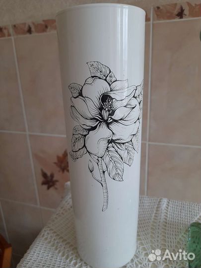 Вазы из молочного и карамельного стекла,Неман