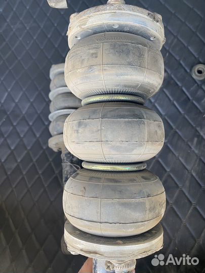 Задеие стойки одна подушка новая