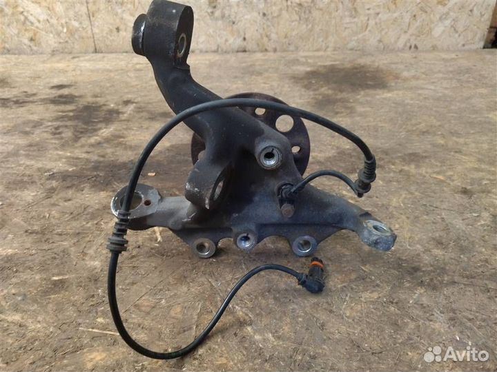 Кулак поворотный правый Mercedes-Benz CLS 63 AM