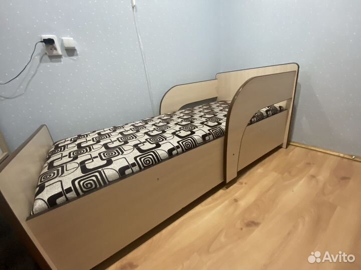Продам детскую кровать 160*70