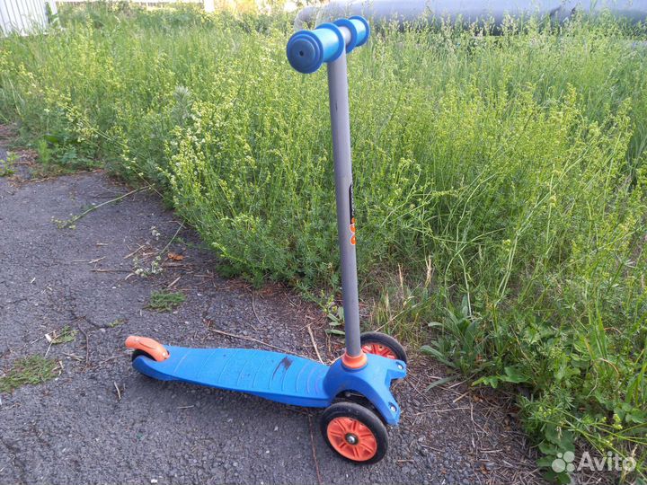 Самокат трехколесный