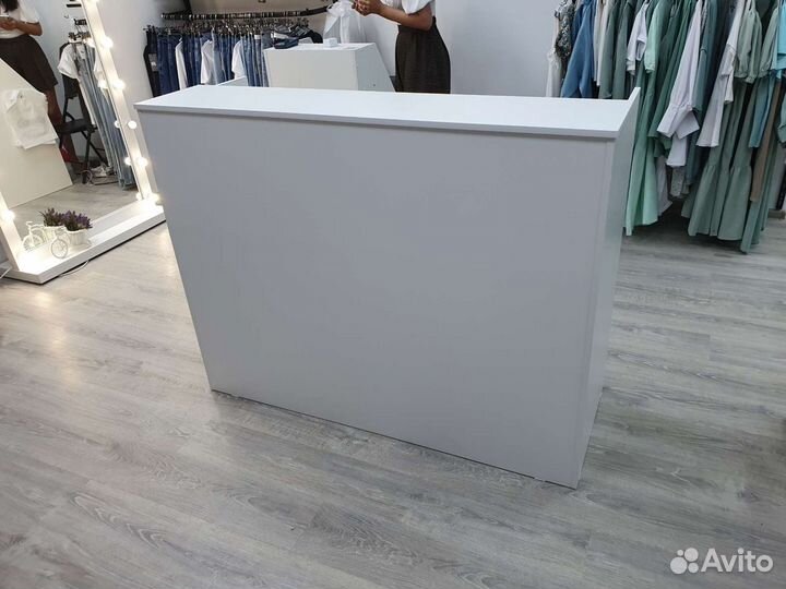 Ресепшн, стойка администратора