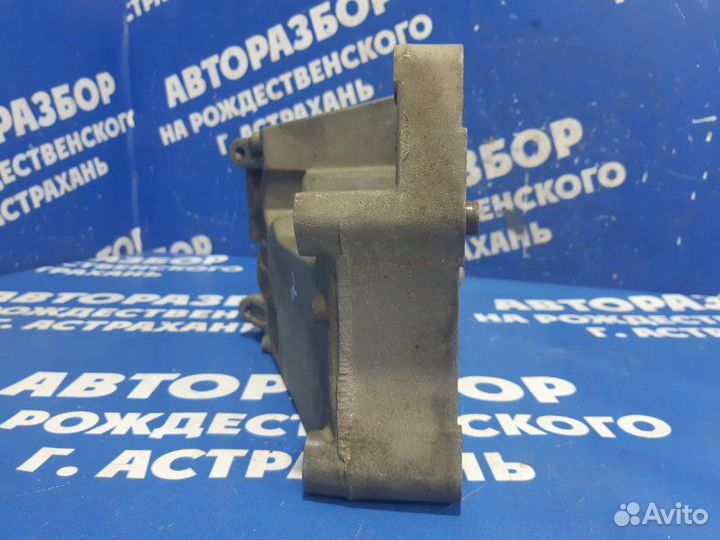 Кронштейн кондиционера Ford Focus 2 седан hwda