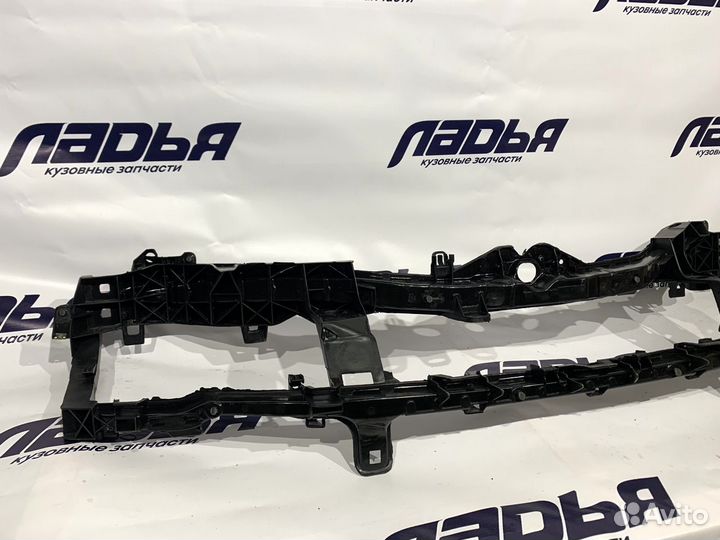 Рамка радиатора Ford Focus 2(05-11)