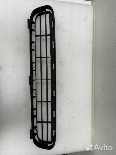 Решетка в бампер передняя Toyota Camry 2007