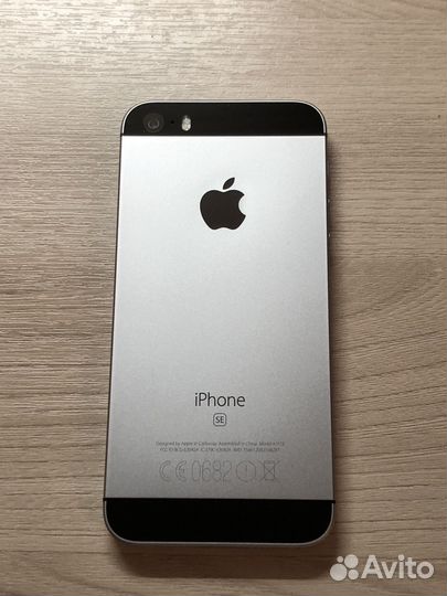 iPhone SE, 32 ГБ