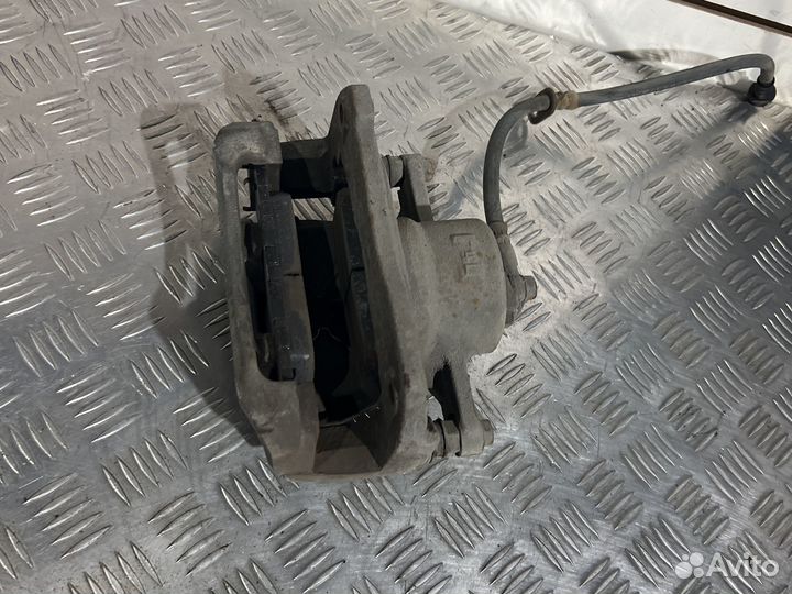 Тормозной супортпередний левый toyota camry 40