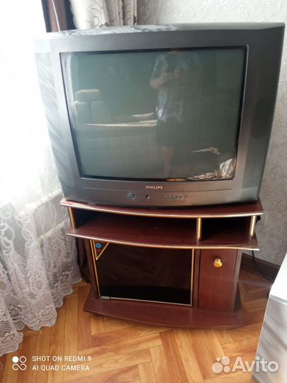 Телевизор и тумба