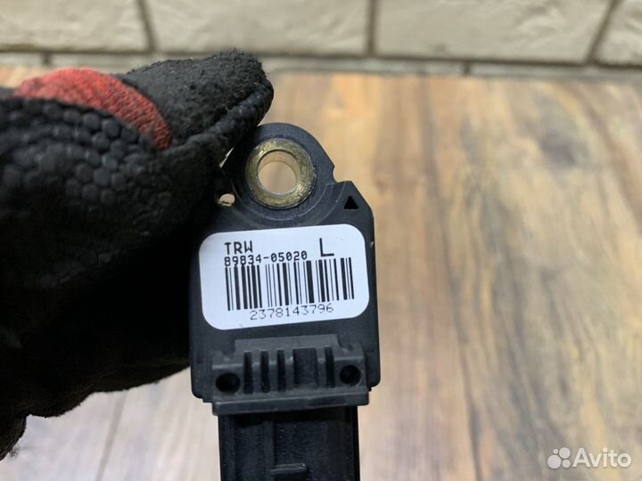 Toyota Avensis 2 Датчик AIR BAG задний RH