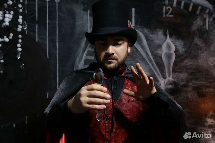 Фокусник Иллюзионист