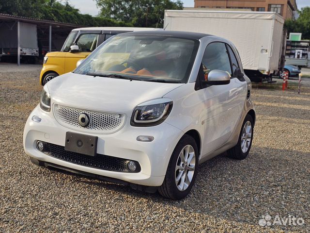 Smart Fortwo 1.0 AMT, 2015, 67 000 км с пробегом, цена 1098000 руб.